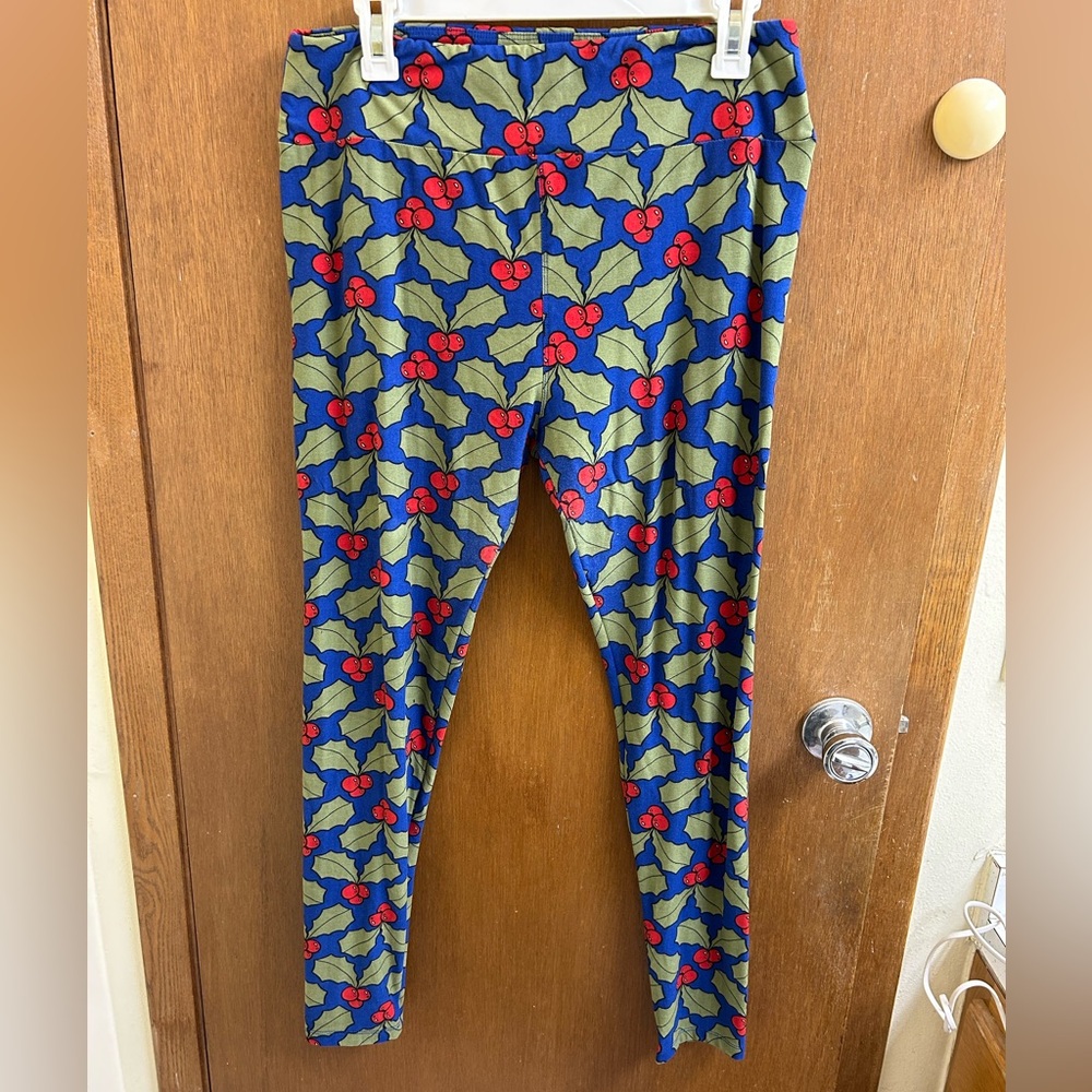 ✨Lularoe Mistletoe Tall & Curvy Leggings